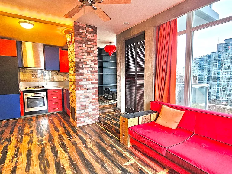 480 Robson St #906 — Photo 4