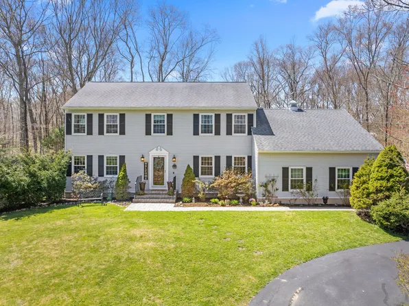 26 Chriswood Trace, Ledyard, CT 06339