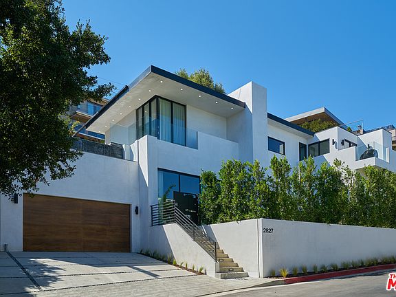 2nd image of 2827 N Las Alturas St