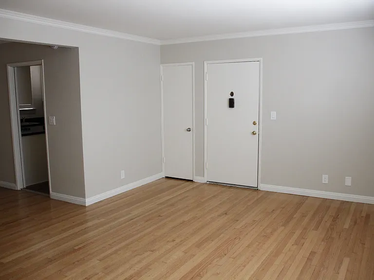 Radford Apartments — Photo 6