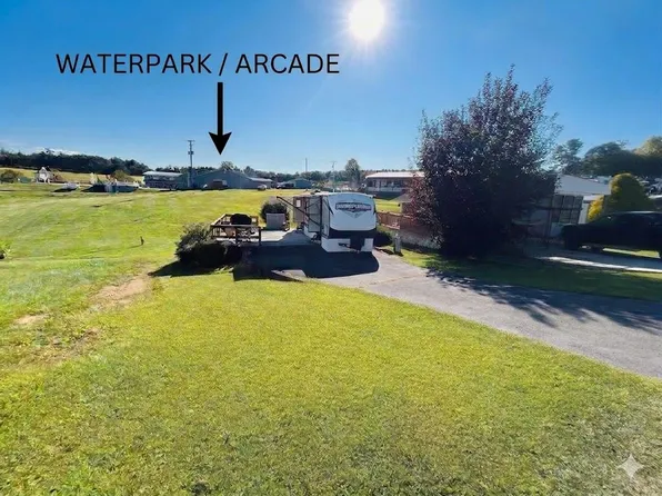 Megan Cir, Hillsville, VA 24343