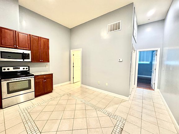4th image of 439 N 13th St APT 1B