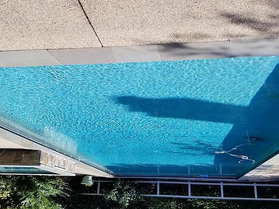 5th image of 4200 Pineridge Dr