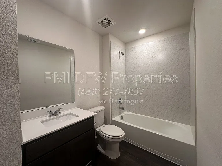 2530 Russell St — Photo 5