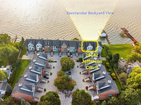 29142 Jefferson Ct, Saint Clair Shores, MI 48081