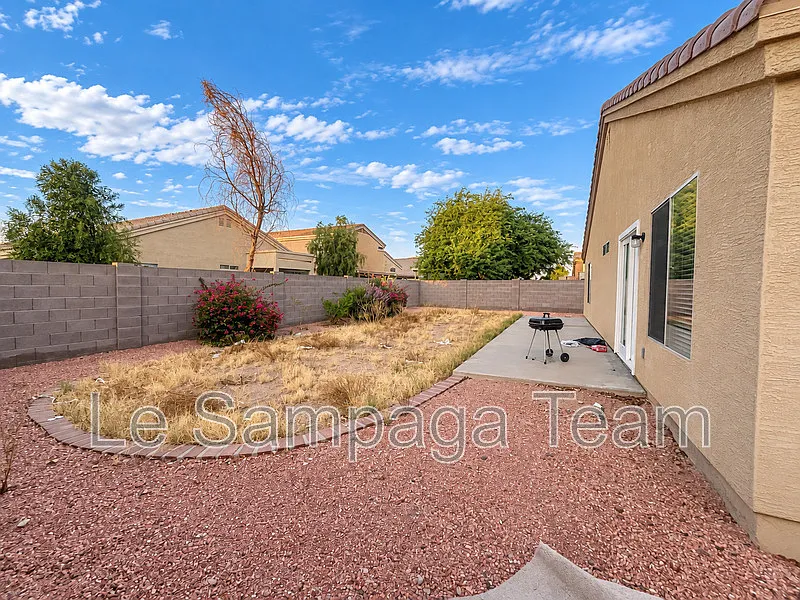 4 bed, 2.0 bath, 2290 sqft, $2,100 — Photo 3