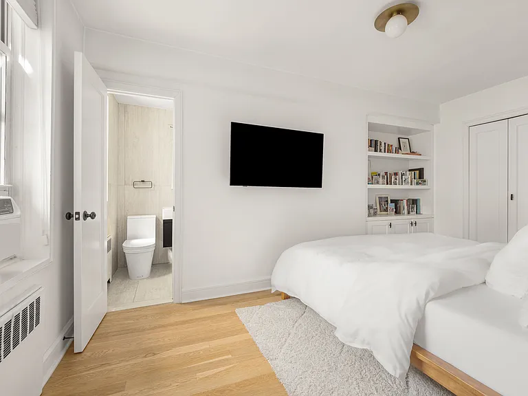 60 E 9th St #638 — Photo 9