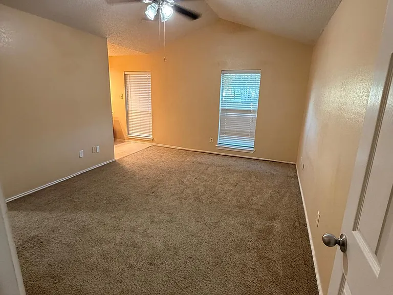 3901 Las Brisas Dr — Photo 45