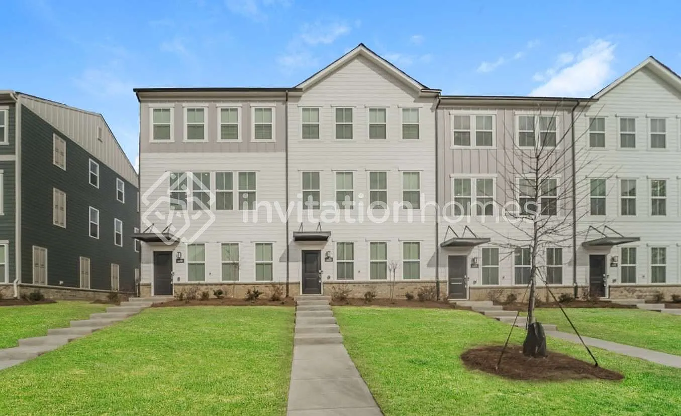 5026 Ragsdale Dr Charlotte, NC 28269 — Photo 1