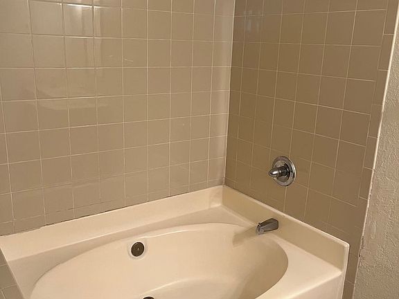 4th image of 2116 Scenic Dr N #C2