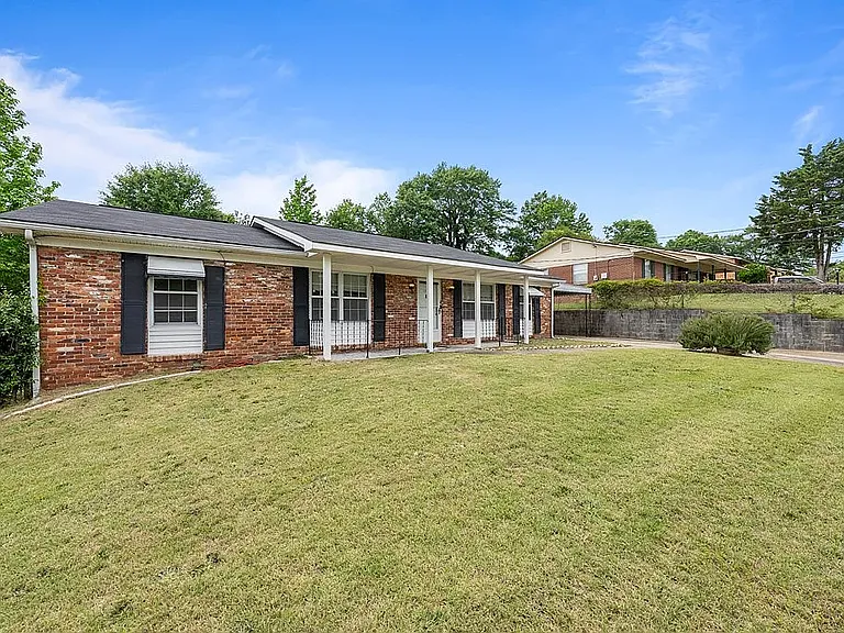 1315 Pagoda Dr — Photo 1