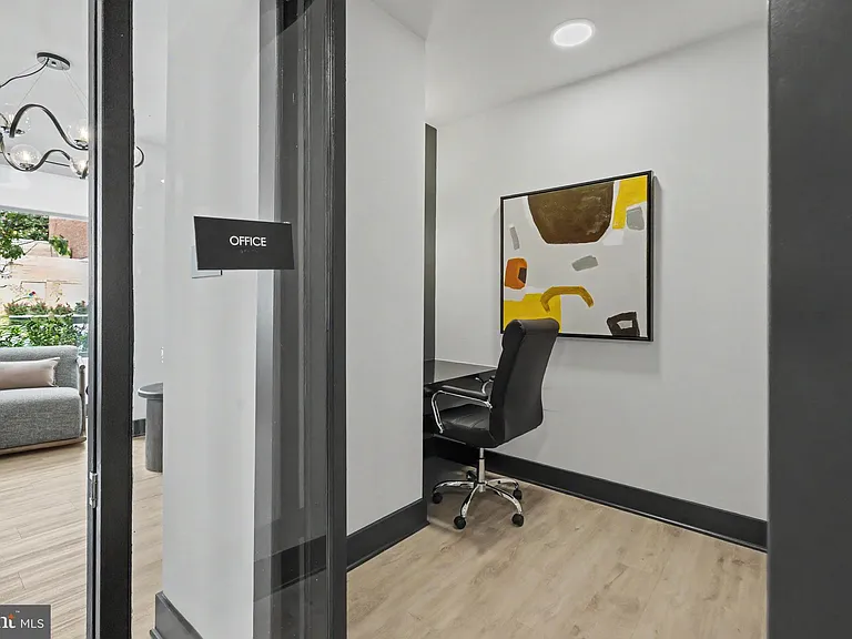 701 N Henry St #306 — Photo 14