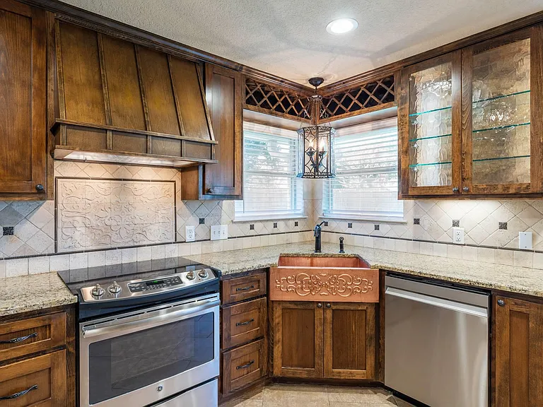 2604 Bluebonnet Valley Dr — Photo 11
