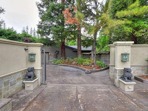 4th image of 2705 Fair Oaks Blvd