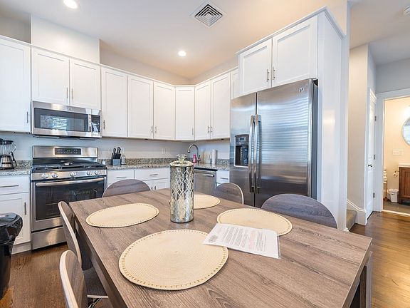 2nd image of 2044 Beacon St #5
