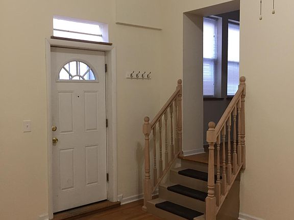 4th image of 1084 N Marshfield Ave