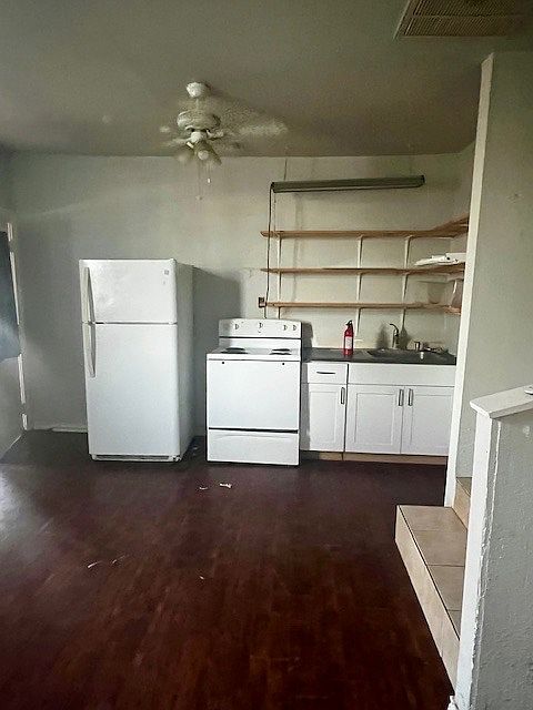 2nd image of 1520 D St Unit 5