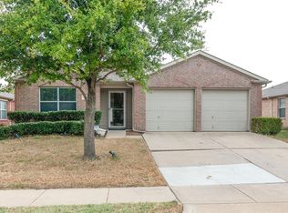 1709 Two Hawks Dr, Fort Worth, TX 76131