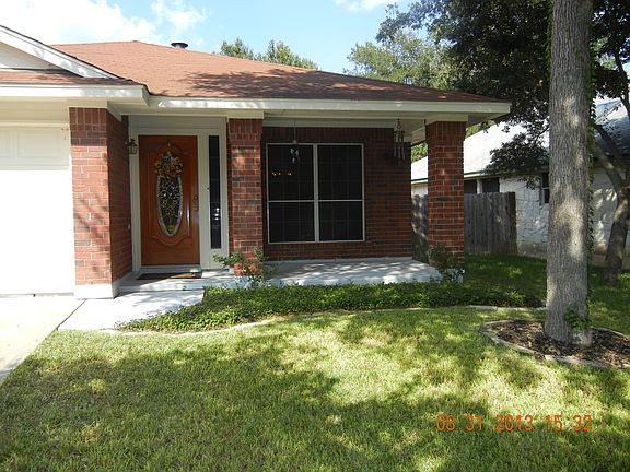 Front view/covered porch