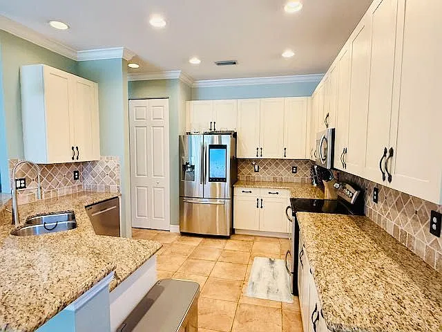 Stunning Furnished Pool Home with Lake Views in Marbella Lakes | Private Heated Pool, EV Charger ... — Photo 2
