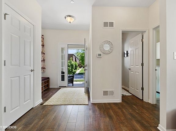 3rd image of 30 N Dryden Pl