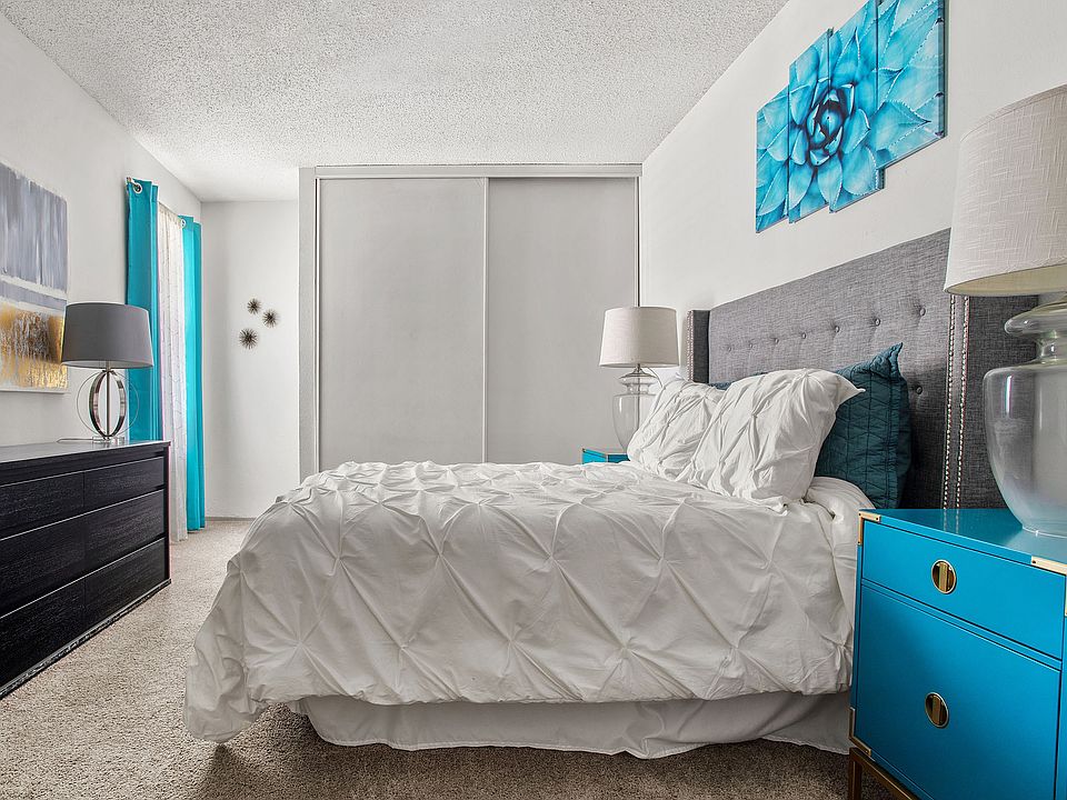 C242450_AdairoffAddison_Vacant1b1b_Bedroom_01-2