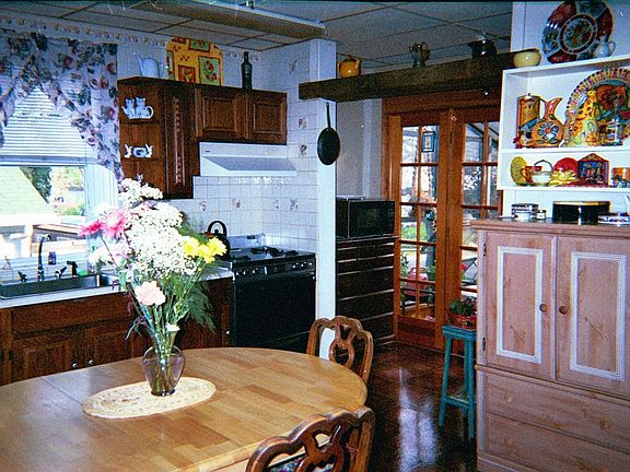 Spacious modern kitchen combines beauty and functionality