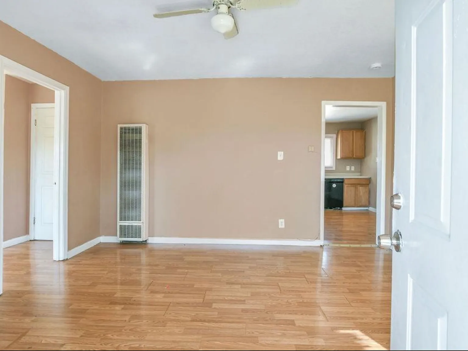 3 bed, 1100 sqft, $2,850 — Photo 3