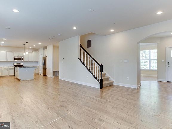 4th image of 6915 Galesbury Ct