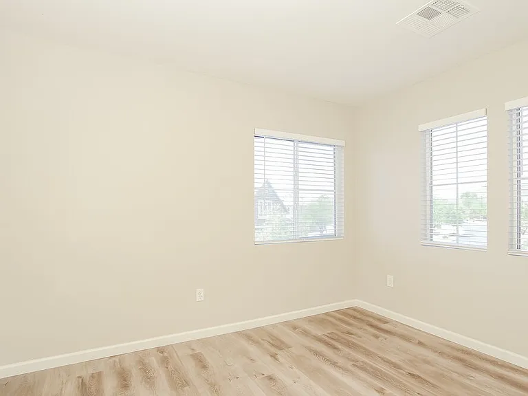 34929 N 30th Dr — Photo 13