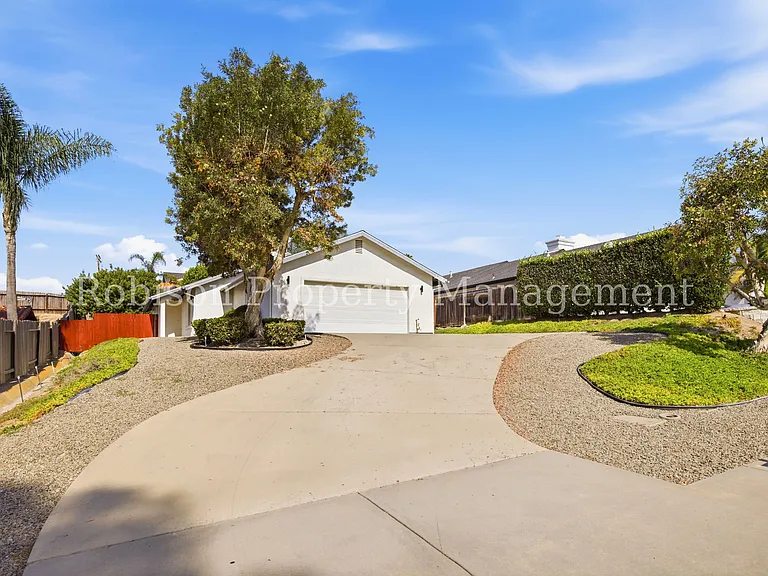806 Galaxy Dr — Photo 2