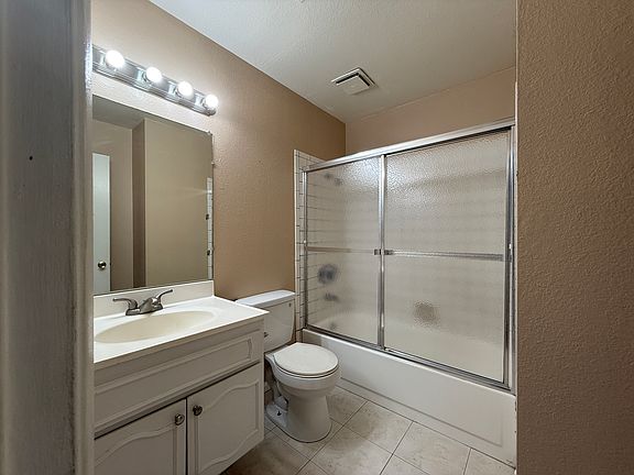 4th image of 1029 Willow Tree Dr Unit C