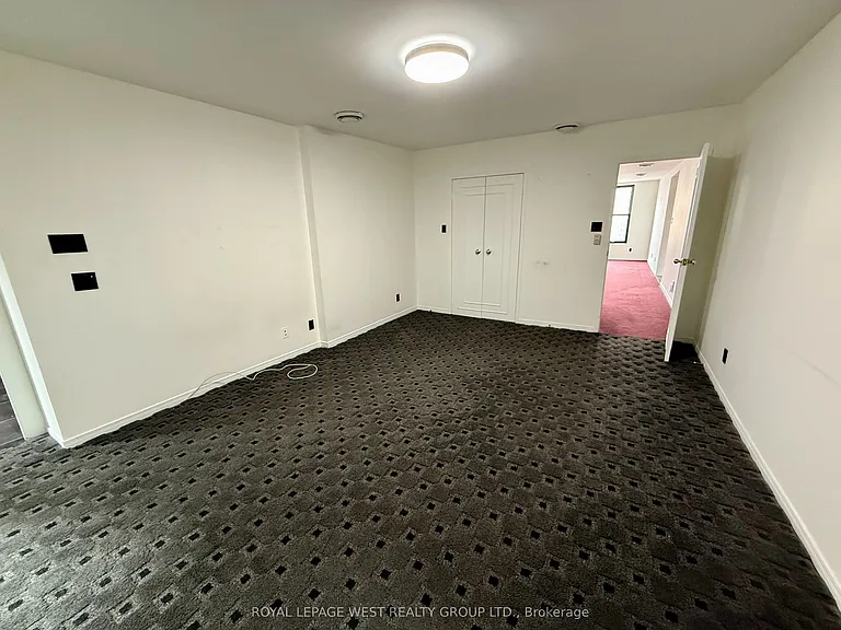 261 Queen St W #3 — Photo 19