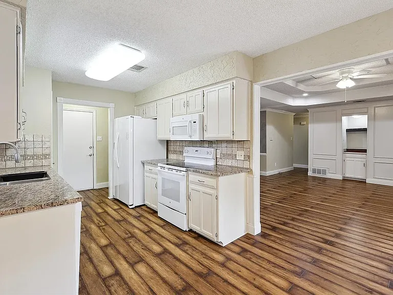 2813 Cripple Creek Trl — Photo 16