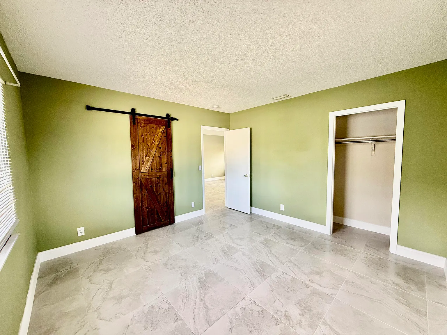 2 bed, 1.0 bath, 800 sqft, $2,050 — Photo 3