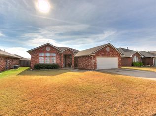 908 SE 36th St, Moore, OK 73160