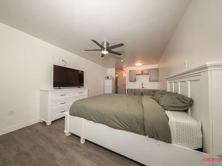 951 S Hobson'S Choice Ln — Photo 2