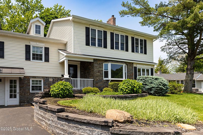 3rd image of 1269 Hawthorn Road