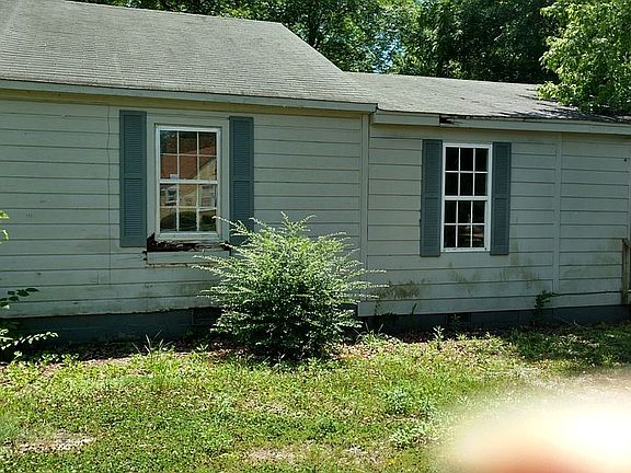 5th image of 204 Hillcrest Circle Dr