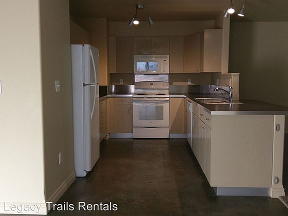 3rd image of 427/429 NE East St