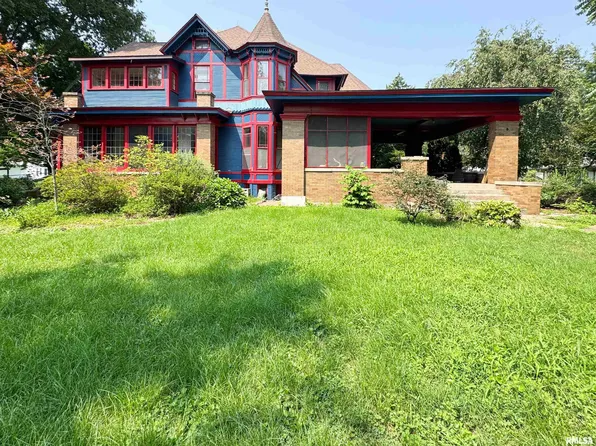 202 W 3rd St, Delavan, IL 61734