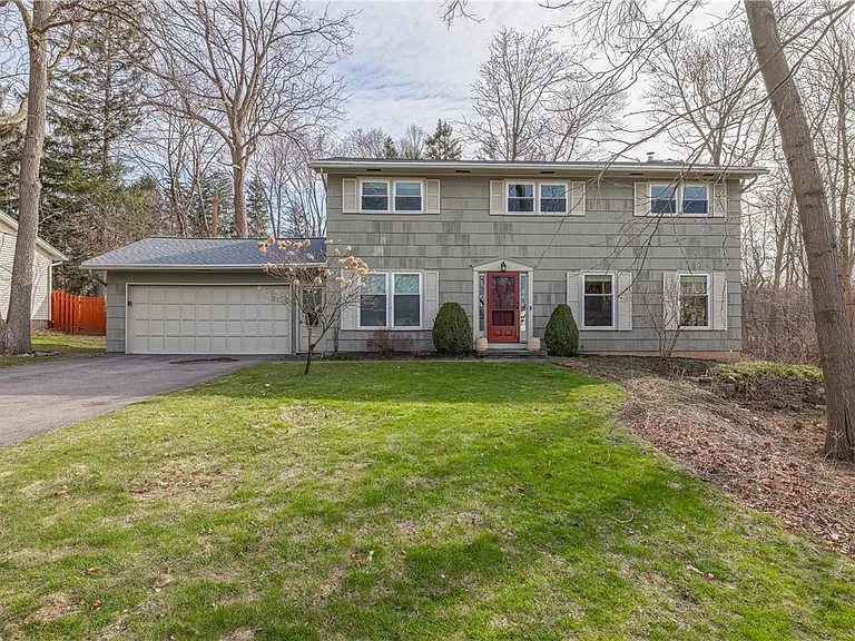 95 Parkwood Ave — Photo 3