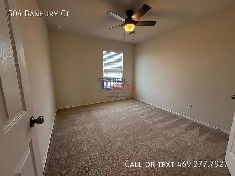 504 Banbury Ct — Photo 17