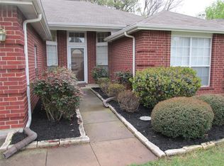 800 Blossomwood Dr, Arlington, TX 76017