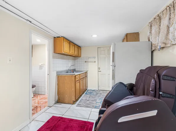 120-38 Inwood Street image 13 of 28