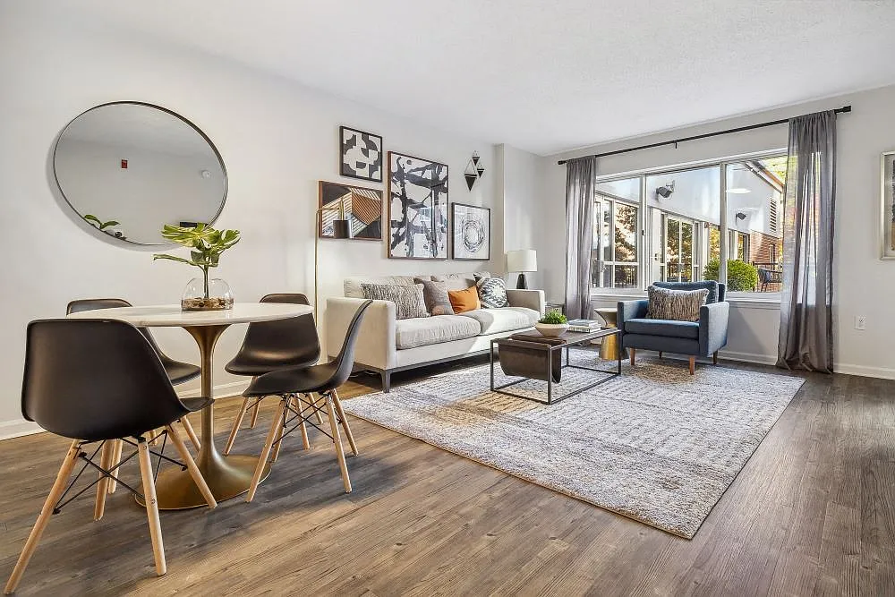 Sofi At 50 Forest — Photo 4
