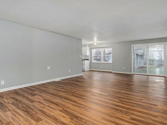 4th image of 2843 E Monroe Ter