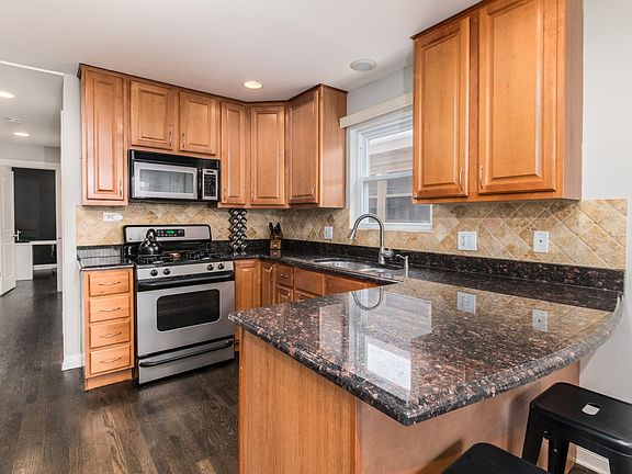 5th image of 7322 N Oconto Ave