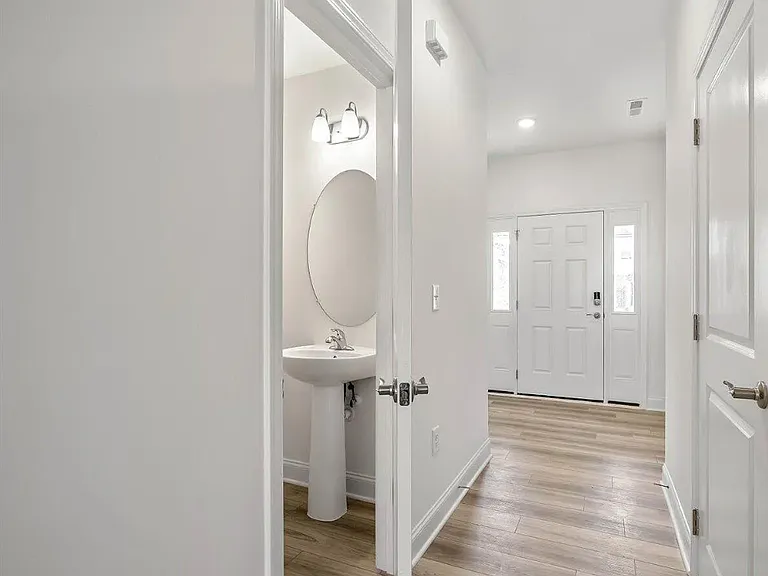 53 Lavender Ln — Photo 3