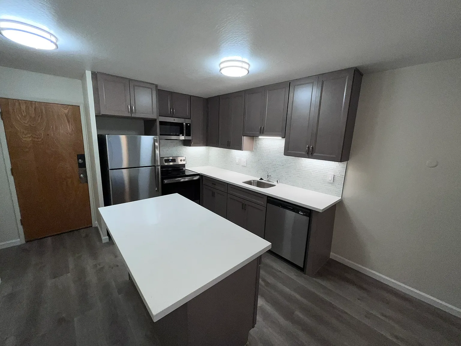 Wayne Lake Apartments — Photo 2